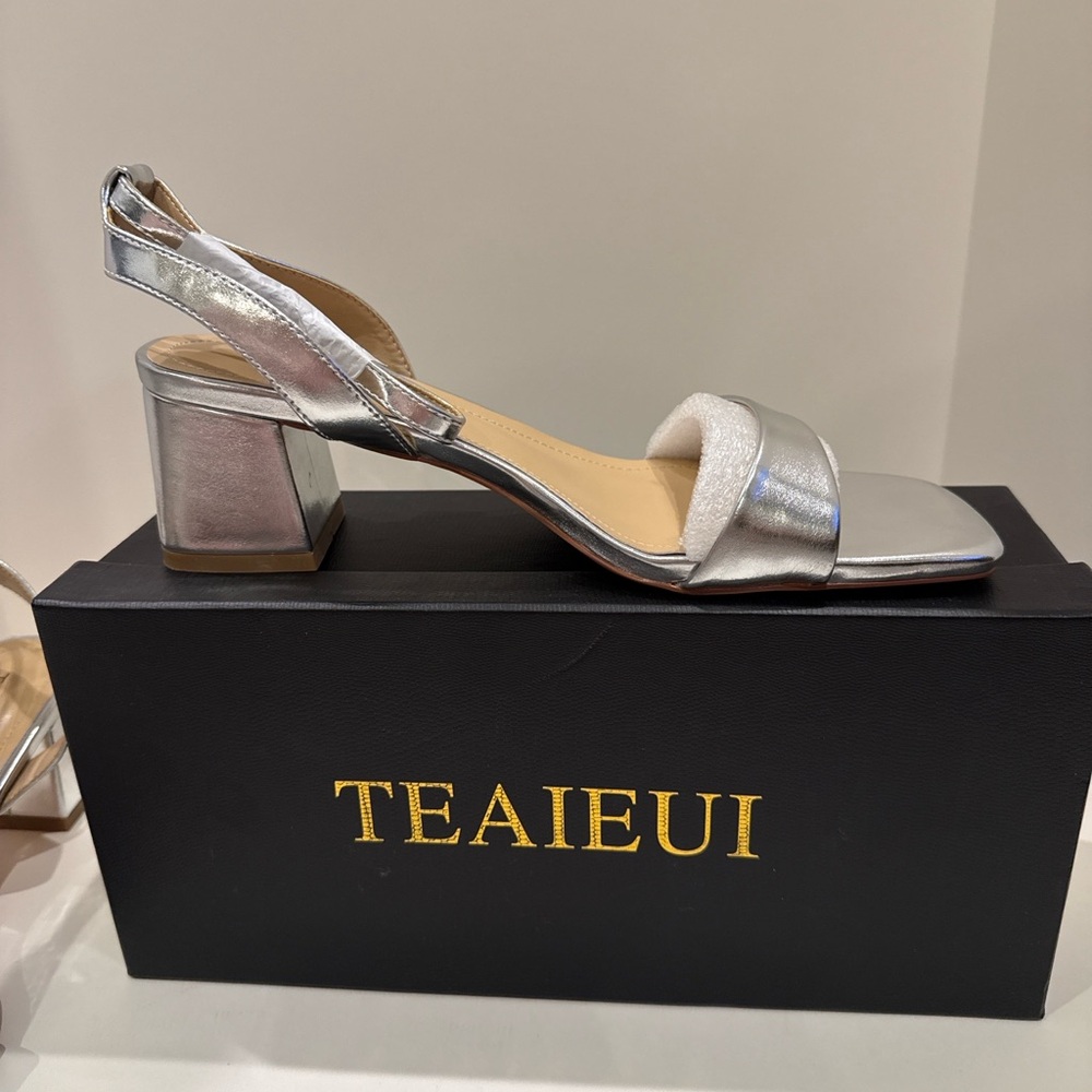 NIB‎ TEAIEUI Silver Square Toe Block Heel Sandals Silver Strap - Picture 6 of 6